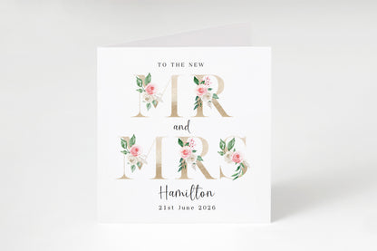 Personalised Mr & Mrs Wedding Card – Custom Surname & Wedding Date – Gold Effect Floral Letters Design - Wedding Congratulations Card for Newlywed couples, Him or Her - Kraft Envelope Included